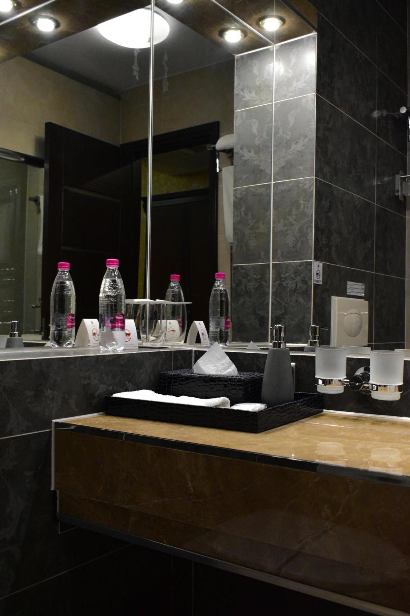 ויניצה Hotel Feride מראה חיצוני תמונה